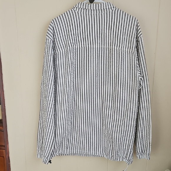 Levi's Black and White Striped Pullover Jacket - Picture 5 of 6
